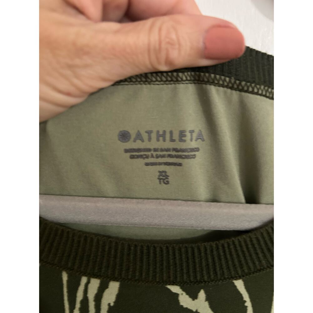 Athleta Rincon printed dress
Vogue Eucalyptus Olive XL - Picture 6 of 6